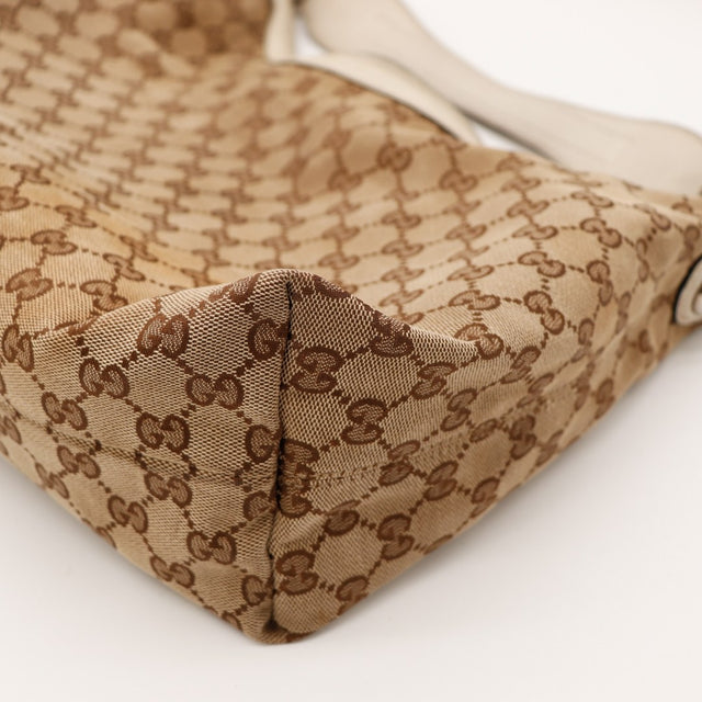 Detail coin superieur toile GG Canvas Gucci Hobo Horsebit — AMANA Vintage