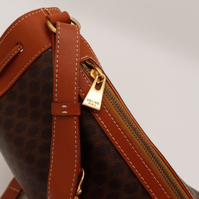 Détail zip latéral curseur Celine Paris doré Macadam — AMANA Vintage