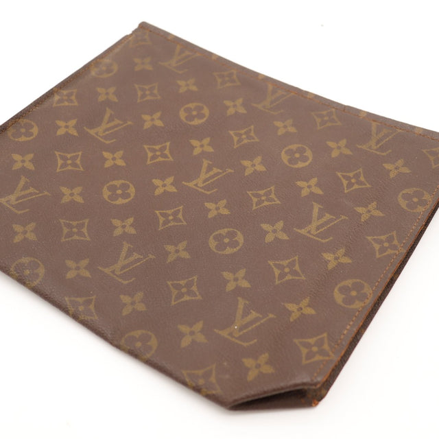 Détail toile Monogram Trousse de Toilette 26 Louis Vuitton vue macro — AMANA Vintage