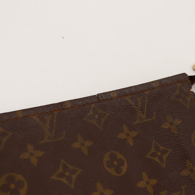 Détail bord supérieur usé avec décollement vernis Trousse 26 Louis Vuitton — AMANA Vintage