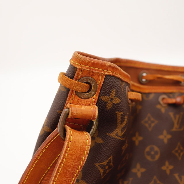 Vue de côté Louis Vuitton Noé Toile Monogramme occasion authentique — AMANA Vintage