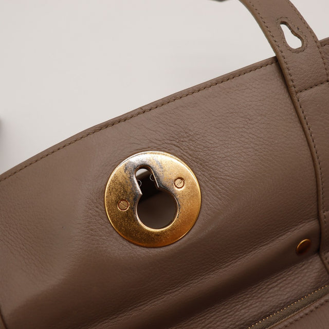 Détail intérieur Saint Laurent Muse Two doublure cuir taupe zip doré — AMANA Vintage