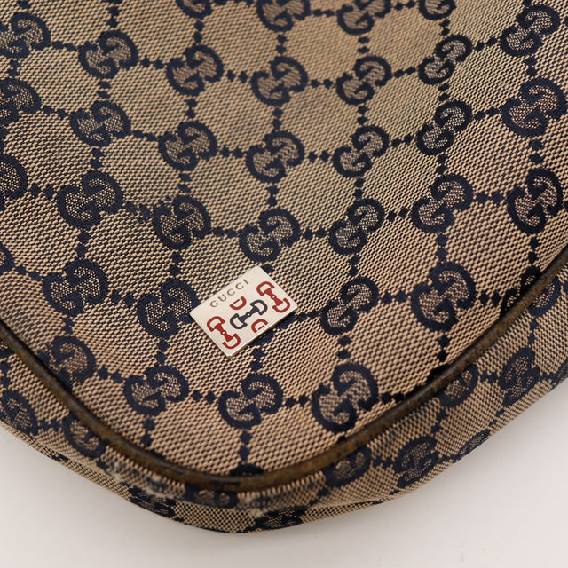 Detail medaillon Gucci Horsebit canvas GG navy — AMANA Vintage