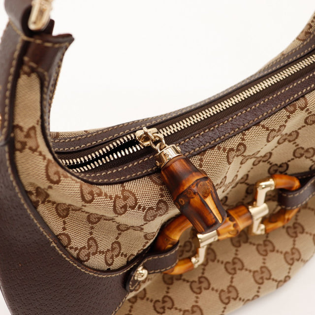 Détail zip et tirette bambou Gucci Hobo Bambou toile monogrammée — AMANA Vintage
