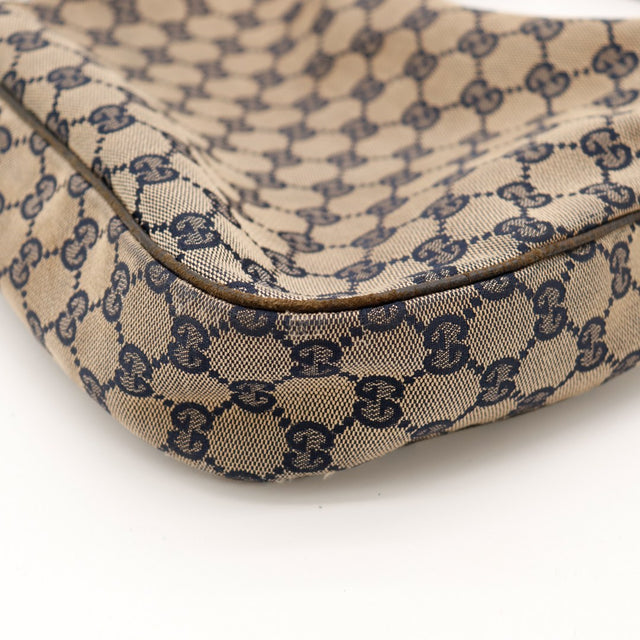 Detail coin inférieur droit Gucci Hobo Web usure — AMANA Vintage