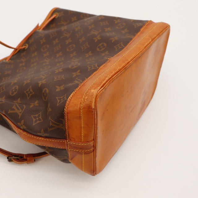 Détail de la bordure supérieure Louis Vuitton Noé Toile Monogramme occasion authentique — AMANA Vintage