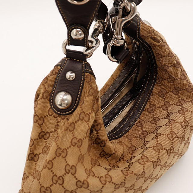 Détail attaches cuir marron et rivets argentés Gucci Hobo — AMANA Vintage