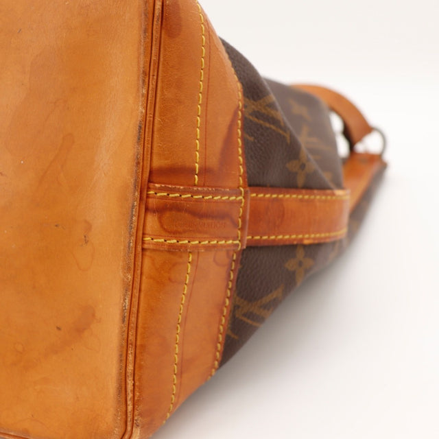 Détail de l'argenterie Louis Vuitton Noé Toile Monogramme occasion authentique — AMANA Vintage