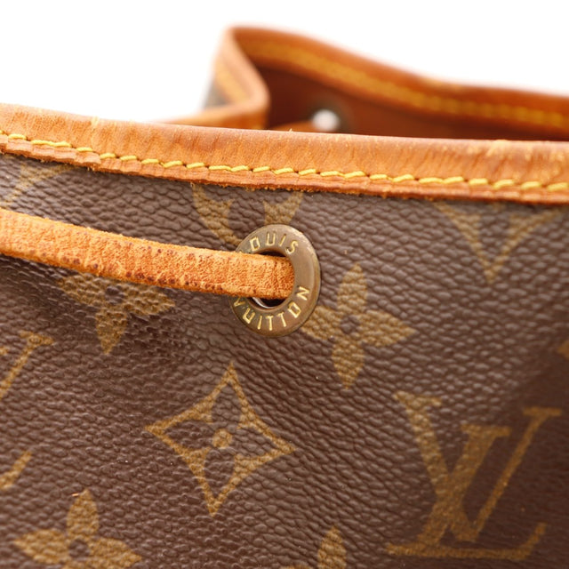 Détail de la bandoulière Louis Vuitton Noé cuir vachette occasion authentique — AMANA Vintage