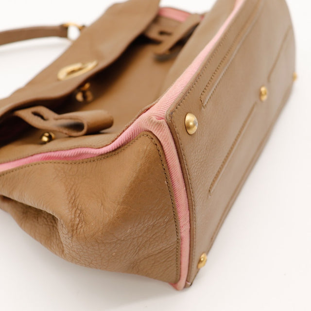 Détail côté sac Yves Saint Laurent Muse griffures sur le cuir — AMANA Vintage