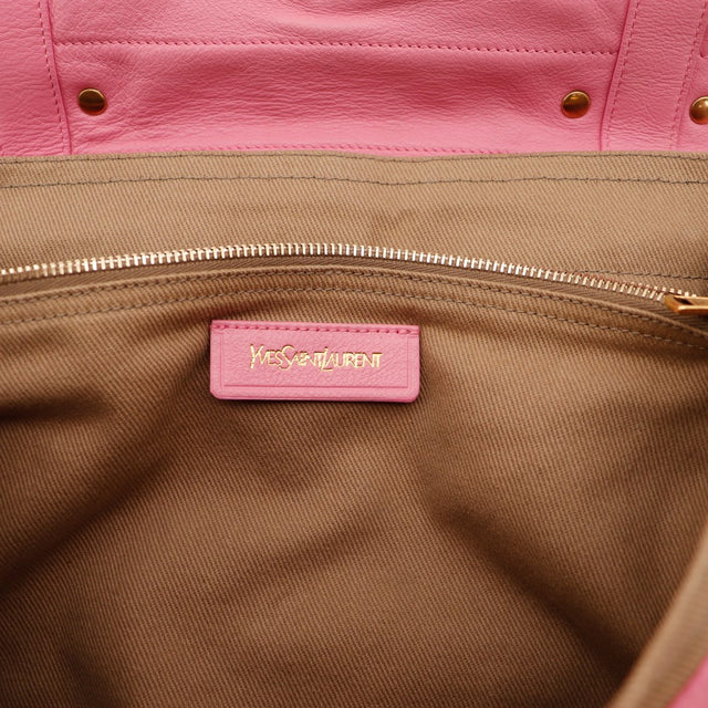 Détail fermoir twist-lock doré Yves Saint Laurent Muse rose — AMANA Vintage