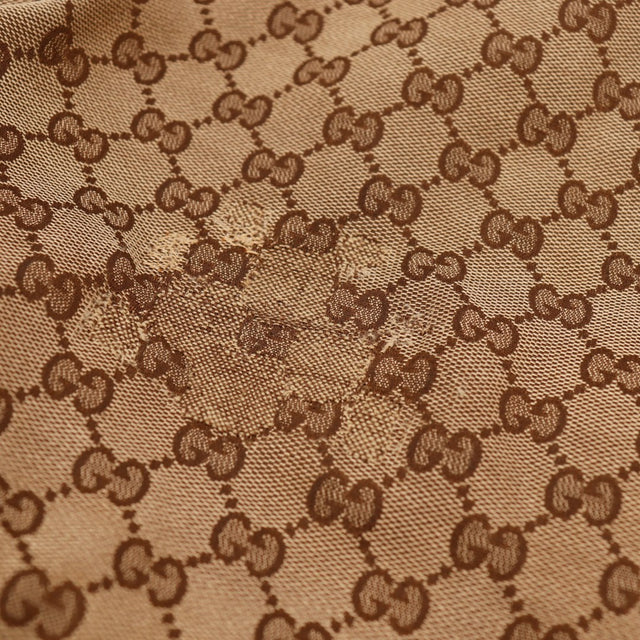 Detail frottement localise sur toile GG Canvas Gucci Tote Horsebit — AMANA Vintage