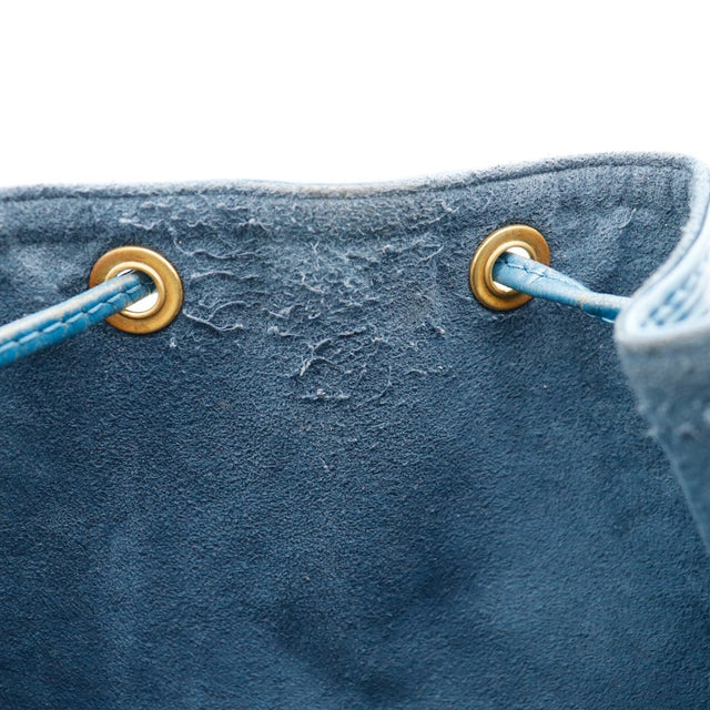 Vue du bas Louis Vuitton Noe GM Epi bleu coins frottes — AMANA Vintage