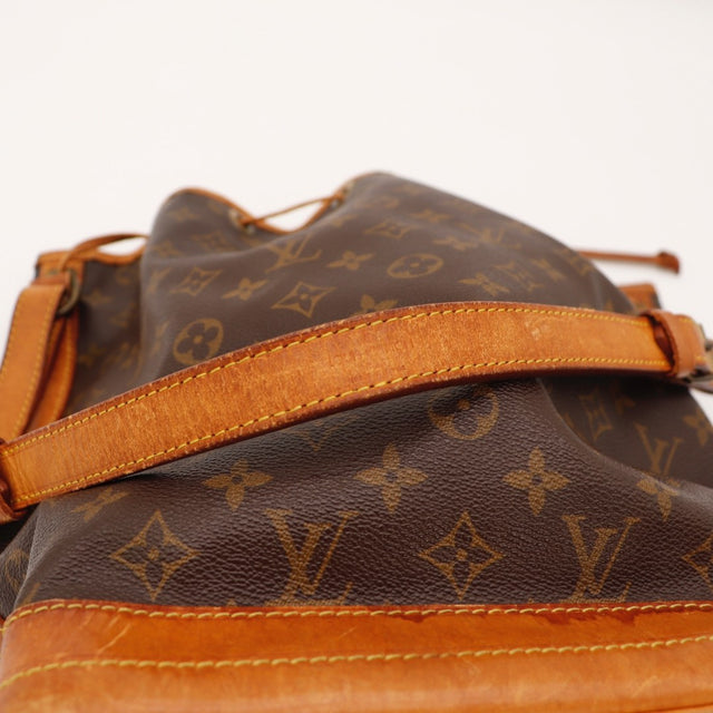 Détail de l'argenterie Louis Vuitton Noé Toile Monogramme occasion authentique — AMANA Vintage