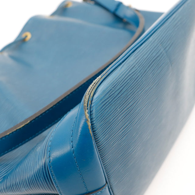 Detail oeillets et cordelette Louis Vuitton Noe Epi bleu — AMANA Vintage