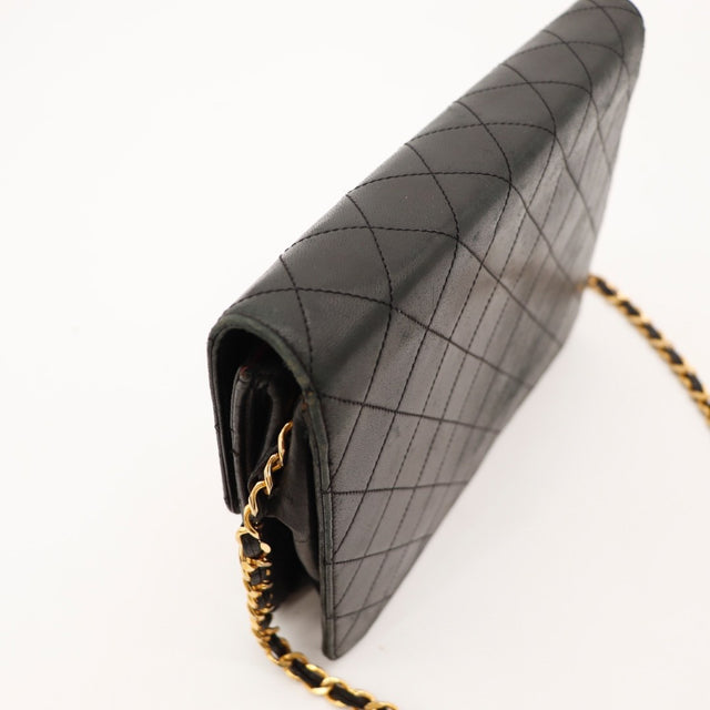 Vue intérieure Chanel Timeless cuir d'agneau matelassé noir occasion authentique — AMANA Vintage