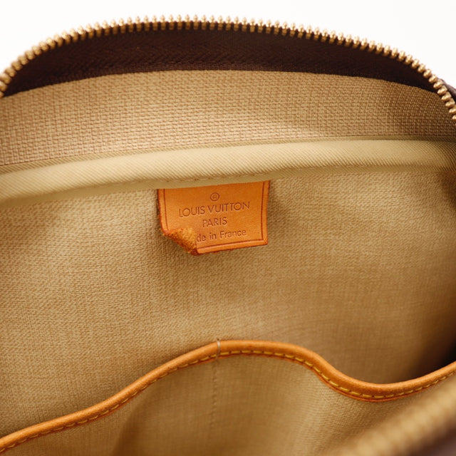 Détail du porte-nom Louis Vuitton Deauville Toile Monogramme occasion authentique — AMANA Vintage