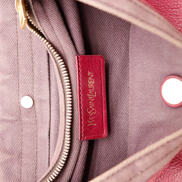 Détail étiquette intérieure Yves Saint Laurent Muse bordeaux — AMANA Vintage