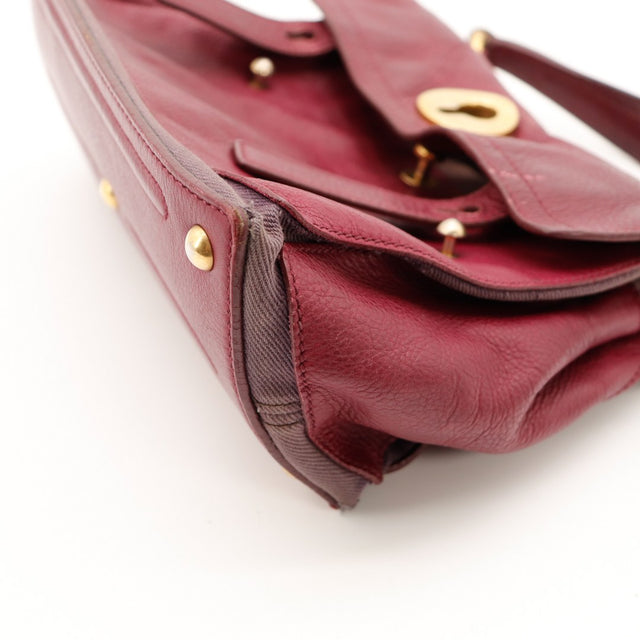 Détail côté inférieur sac Yves Saint Laurent Muse bordeaux coins — AMANA Vintage