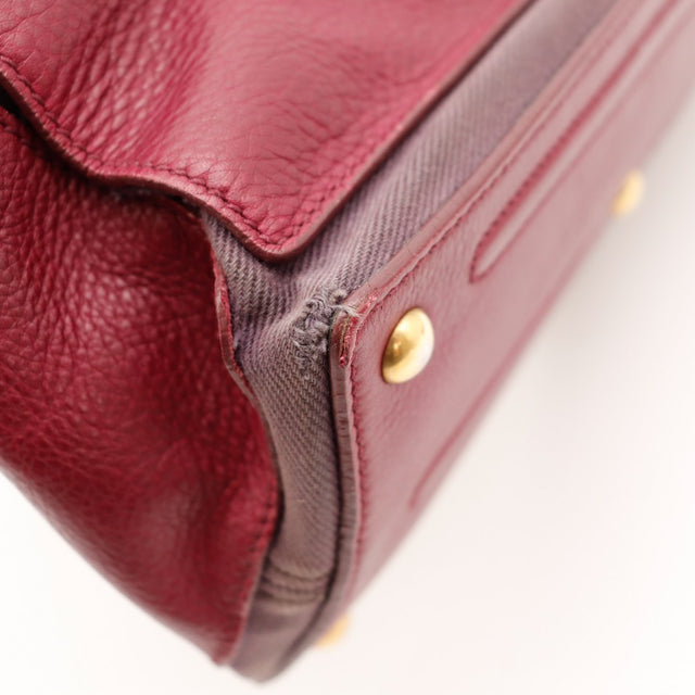 Détail coin bas sac Yves Saint Laurent Muse bordeaux effilochage toile — AMANA Vintage