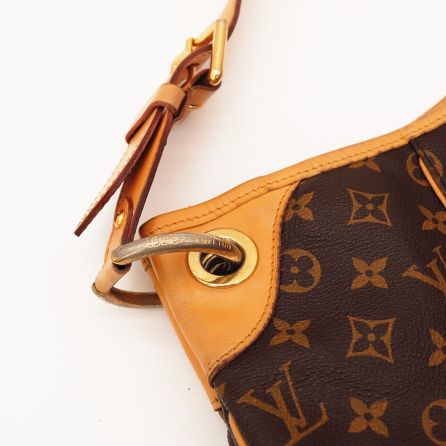 Détail de la plaque Louis Vuitton Galliera PM Toile Monogramme occasion authentique — AMANA Vintage