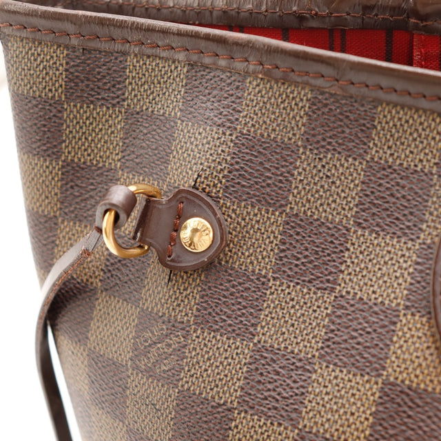 Détail de la poche intérieure Louis Vuitton Neverfull MM Damier Ébène occasion authentique — AMANA Vintage