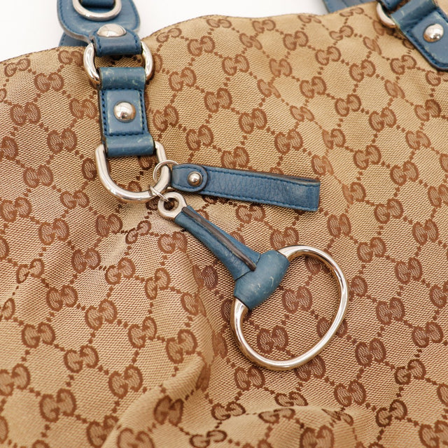 Detail fermoir horsebit et cuir bleu Gucci Tote occasion — AMANA Vintage