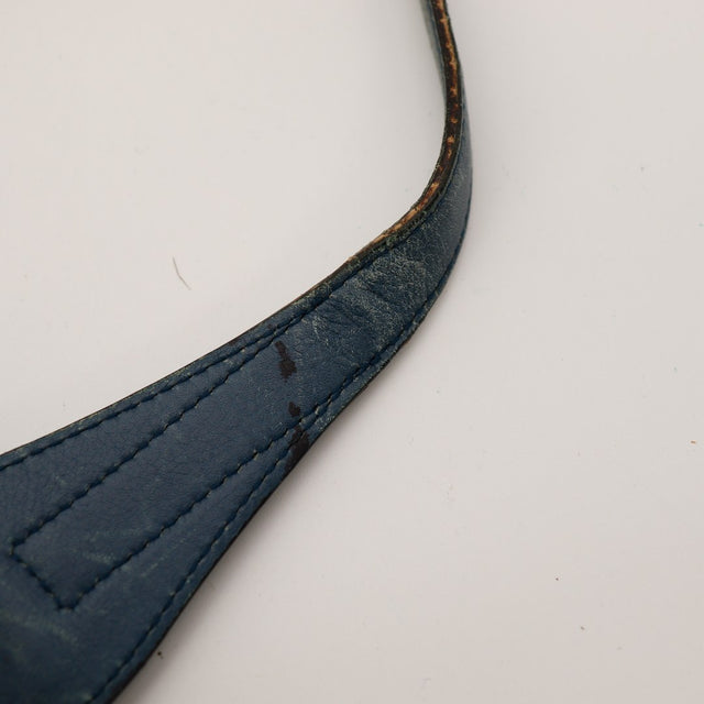 Detail tranche anse cuir bleu usure Gucci Tote occasion — AMANA Vintage