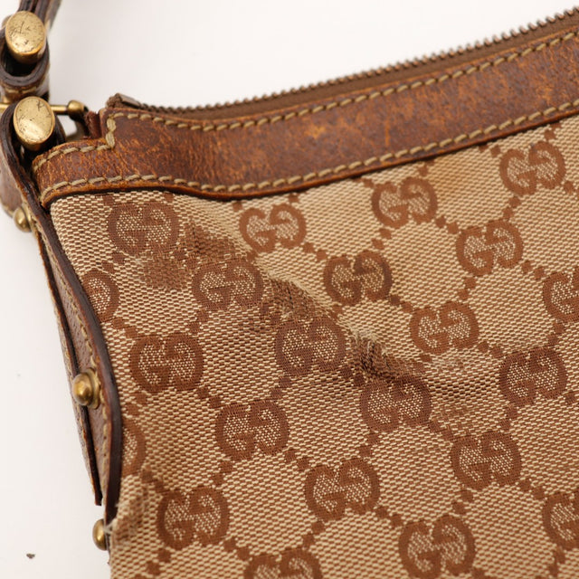 Détail cuir usé haut du sac Gucci Hobo Web zip et garnitures — AMANA Vintage