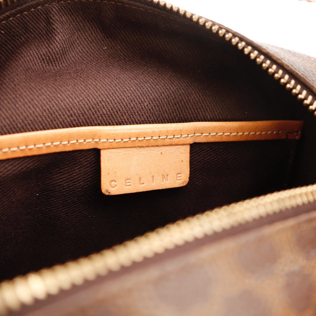 Vue du dessous Céline Pochette Macadam toile Macadam marron occasion authentique — AMANA Vintage