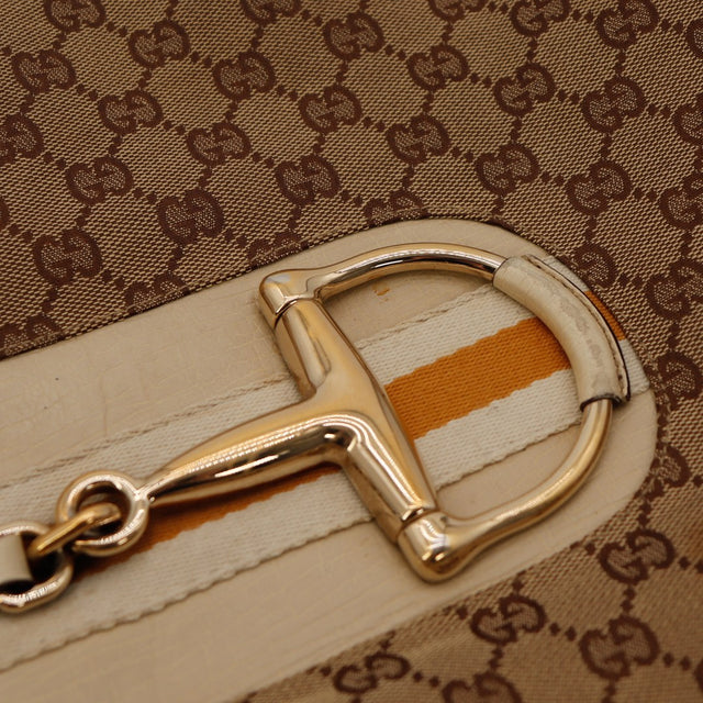 Detail boucle Horsebit doree Gucci Hobo canvas GG beige — AMANA Vintage