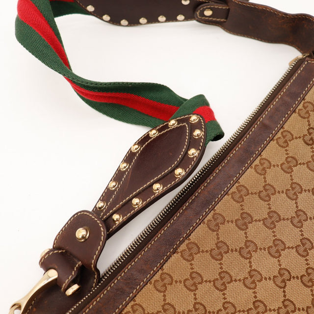 Détail attache bandoulière cuir marron clous Gucci Hobo Web occasion — AMANA Vintage