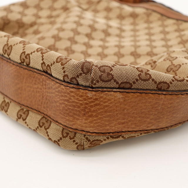 Détail fermeture bambou et plaque Gucci Hobo Bambou usure argenterie — AMANA Vintage