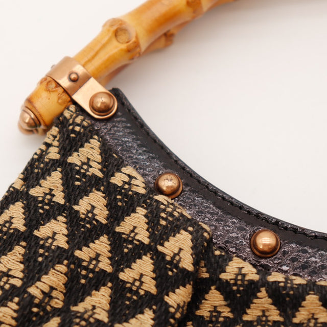 Détail jonction anse bambou et cuir noir rivets dorés Gucci — AMANA Vintage