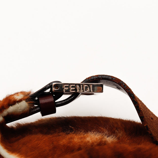 Détail anse et plaque Fendi argentée sac Hobo vintage — AMANA Vintage