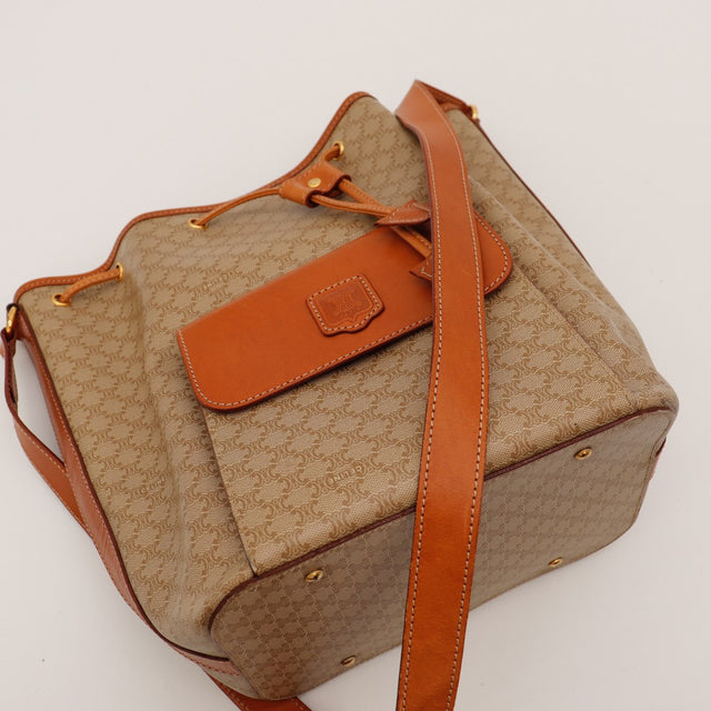 Détail à plat sac seau Celine Macadam écusson et cordelette cuir — AMANA Vintage