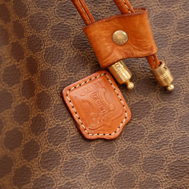 Détail cordelette de fermeture et cuir intérieur haut sac Celine Macadam — AMANA Vintage