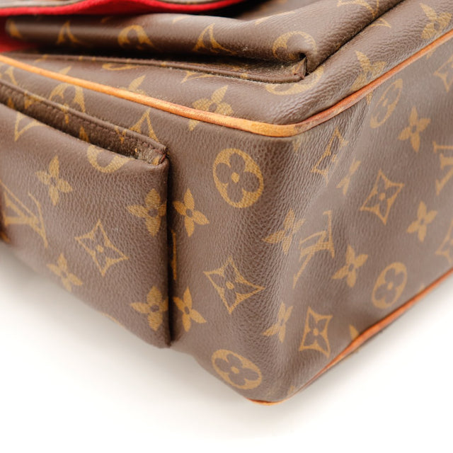 Détail coin inférieur Louis Vuitton Multipli Cité frottements visibles — AMANA Vintage