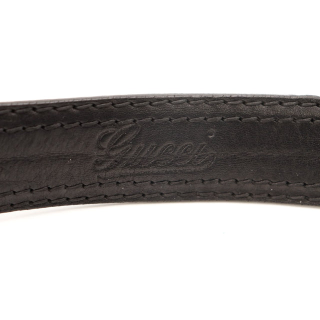 Détail dessous anse cuir Gucci Indy Hobo inscription Gucci — AMANA Vintage