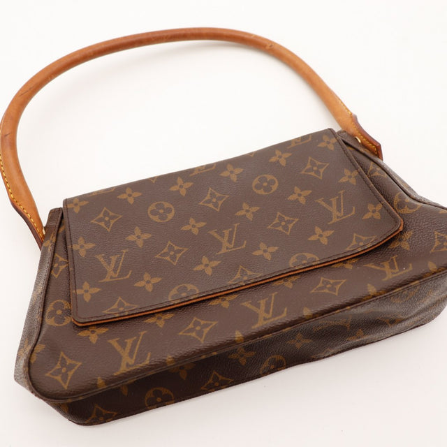 Louis Vuitton Looping détail rabat et anse vachette caramel — AMANA Vintage