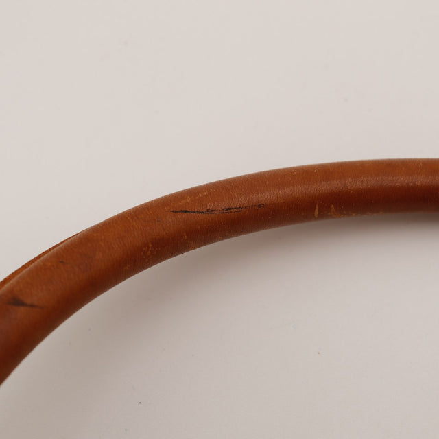 Détail anse Louis Vuitton Looping craquelures cuir vachette — AMANA Vintage