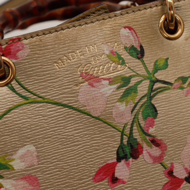 Détail cuir grené imprimé floral Gucci signature Made in Italy — AMANA Vintage