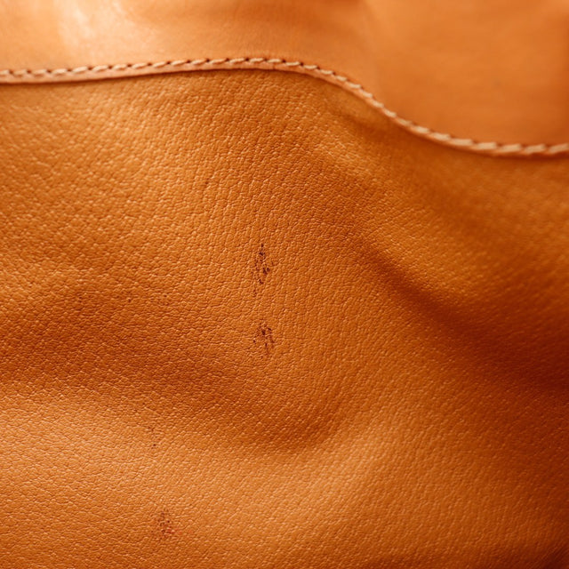 Détail intérieur cuir Céline Seau Macadam petites traces d'usage — AMANA Vintage