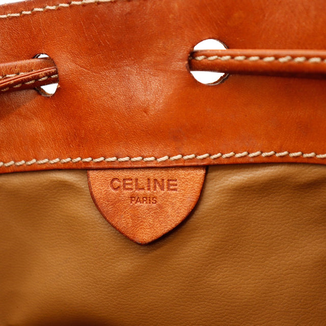 Détail pochette satellite zippée toile Macadam Céline reliée par chaîne dorée — AMANA Vintage