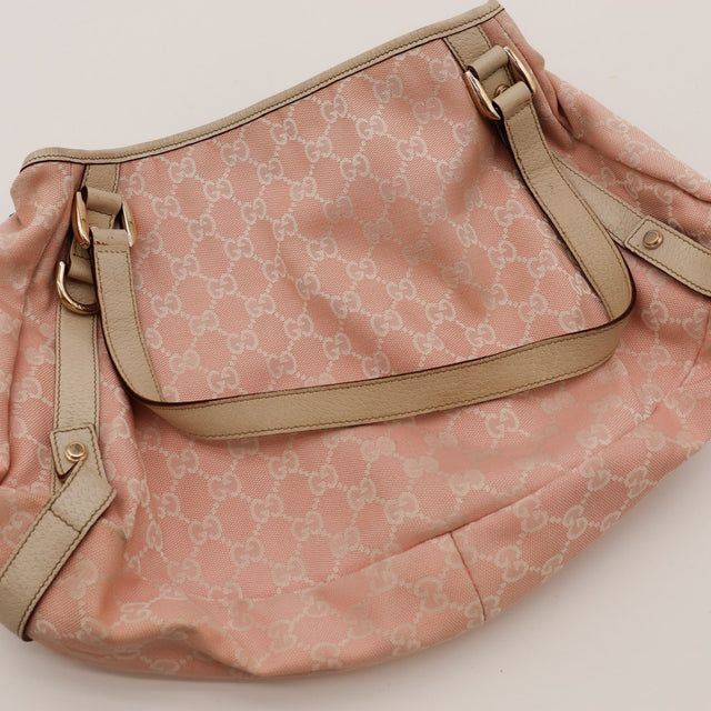 Détail toile monogrammée rose Gucci Hobo vue rapprochée — AMANA Vintage