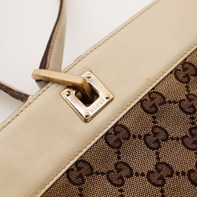 Detail anneau anse Gucci Tote Horsebit cuir ivoire — AMANA Vintage