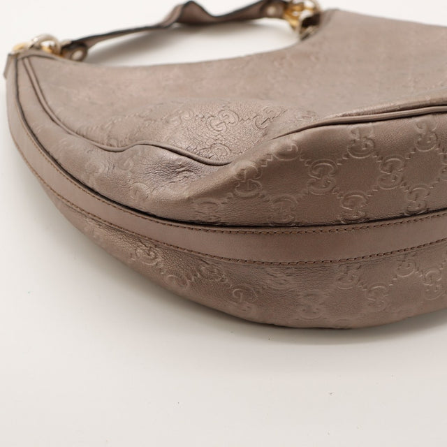 Détail bas et couture Gucci Hobo Guccissima taupe occasion — AMANA Vintage
