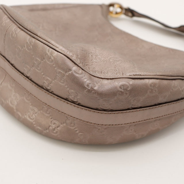 Détail coin inférieur Gucci Hobo Guccissima taupe occasion — AMANA Vintage