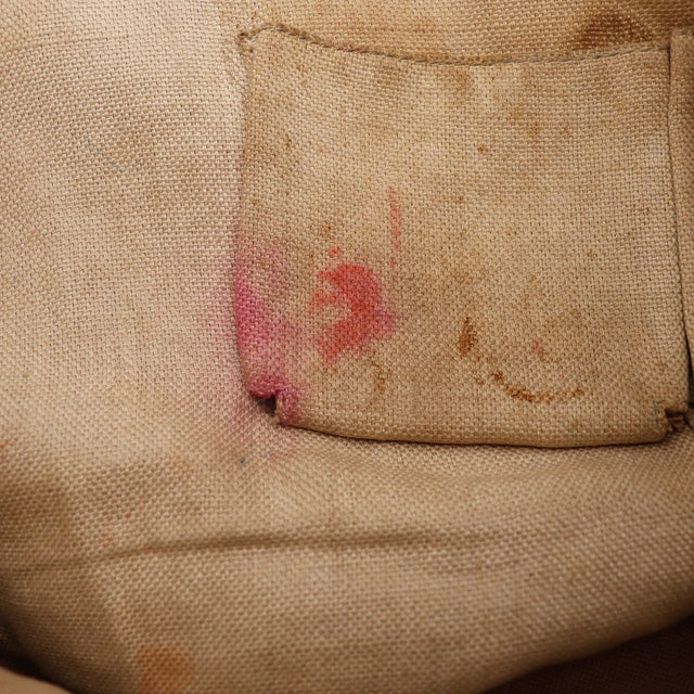 Détail intérieur Gucci Tote tache rose rouge sur doublure — AMANA Vintage