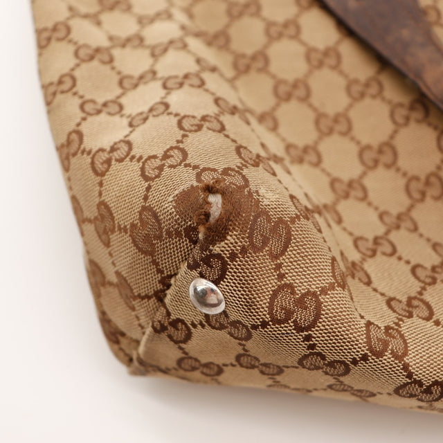 Détail coin inférieur Gucci Tote Horsebit effilochage canvas — AMANA Vintage